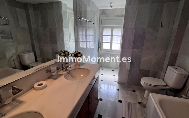 Resale - Apartment - Estepona - Benamara