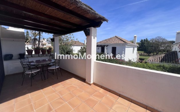 Resale - Apartment - Estepona - Benamara