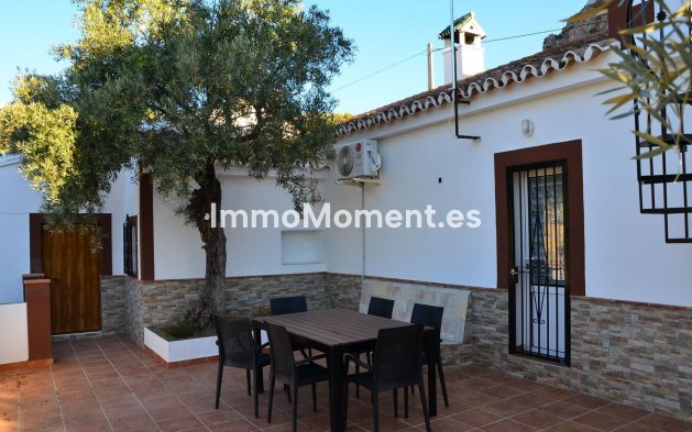 Bestaande woning - Villa - Binnenland  - Alora