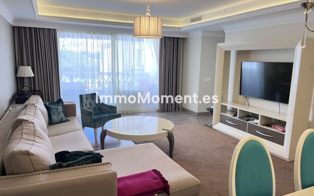 Resale - Apartment - Marbella - Puerto Banús