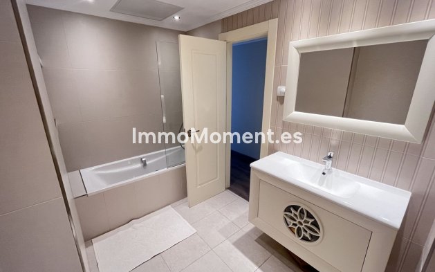 Resale - Apartment - Marbella - Puerto Banús