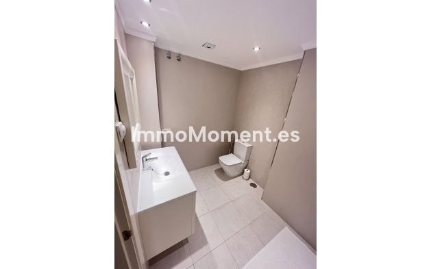 Resale - Apartment - Marbella - Puerto Banús