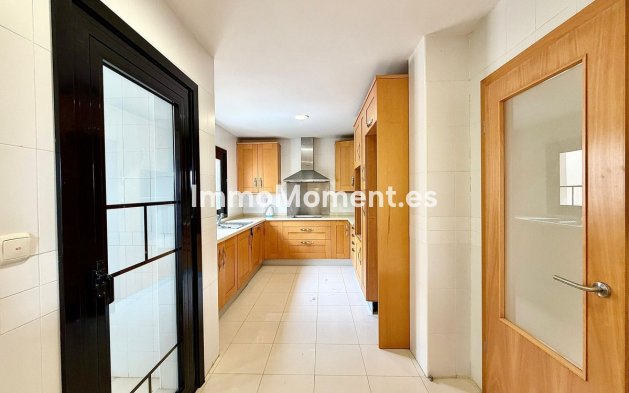 Resale - Apartment - Marbella - Puerto Banús