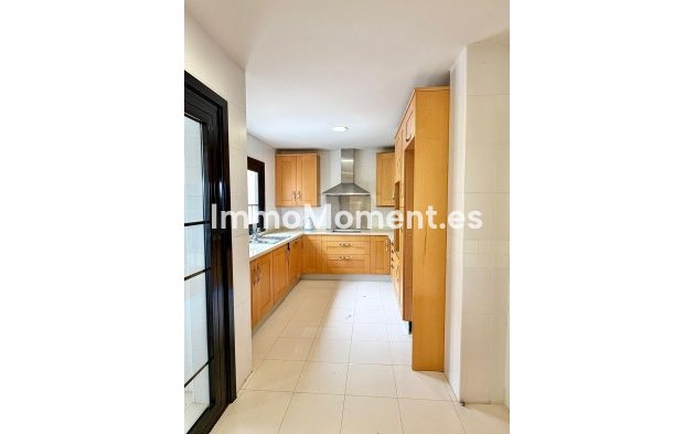 Resale - Apartment - Marbella - Puerto Banús