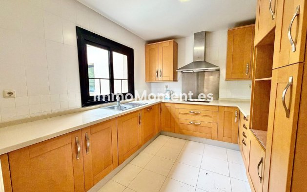 Resale - Apartment - Marbella - Puerto Banús