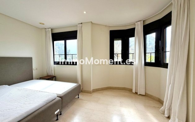 Resale - Apartment - Marbella - Puerto Banús