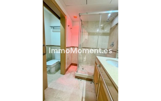 Resale - Apartment - Marbella - Puerto Banús