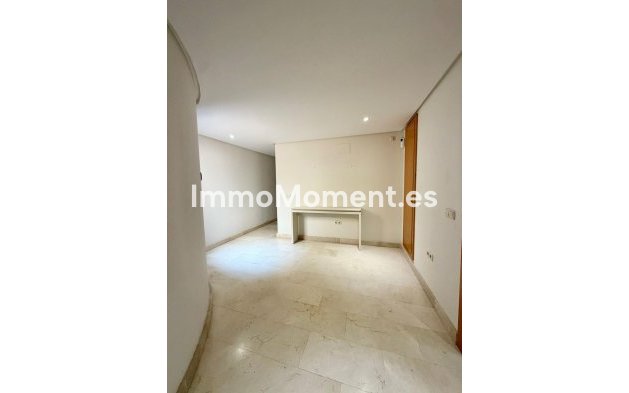Resale - Apartment - Marbella - Puerto Banús