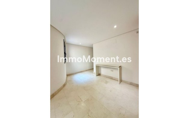 Resale - Apartment - Marbella - Puerto Banús