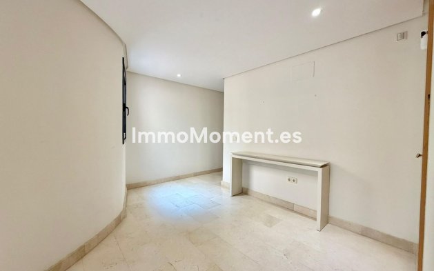 Resale - Apartment - Marbella - Puerto Banús