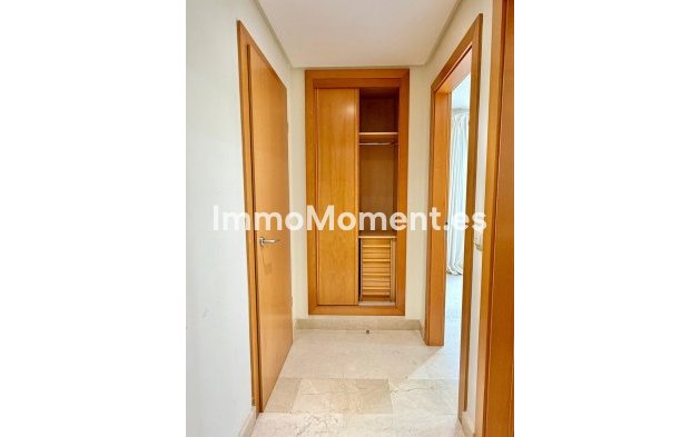 Resale - Apartment - Marbella - Puerto Banús