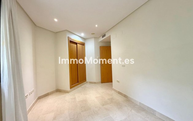 Resale - Apartment - Marbella - Puerto Banús