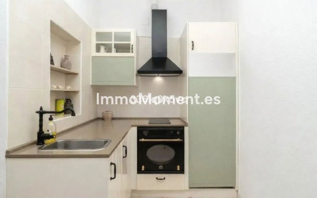Resale - Apartment - Estepona - Estepona Centro