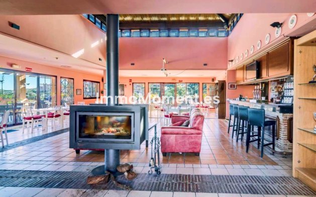 Resale - Apartment - Marbella - La Mairena