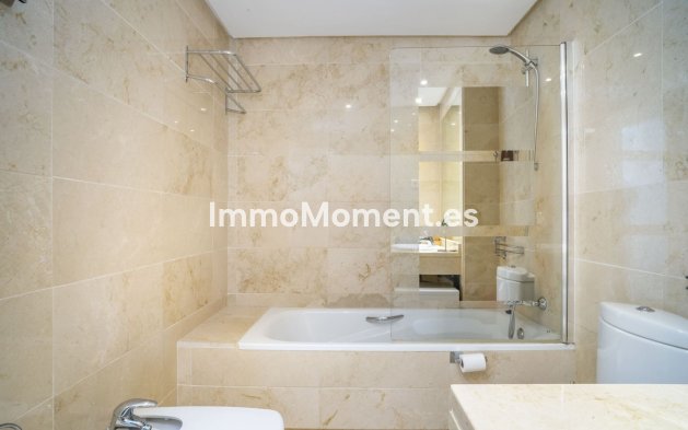 Resale - Apartment - Marbella - Puerto Banús