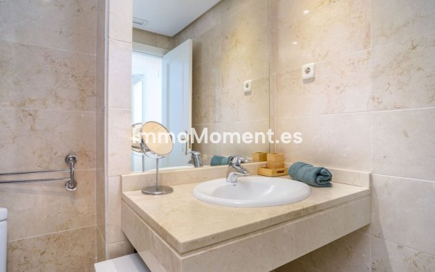 Resale - Apartment - Marbella - Puerto Banús