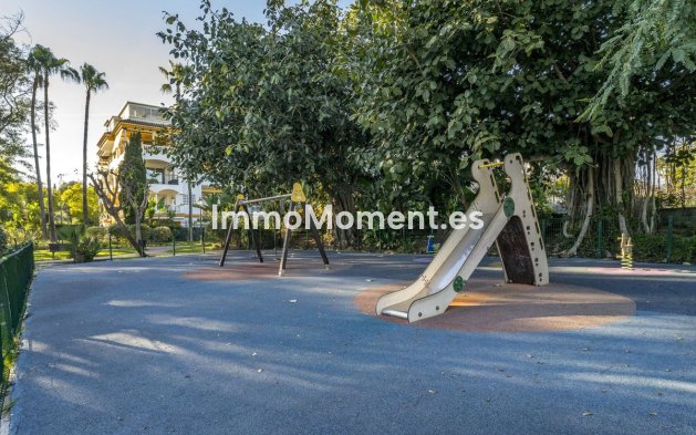 Resale - Apartment - Marbella - Puerto Banús