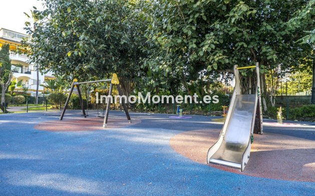 Resale - Apartment - Marbella - Puerto Banús