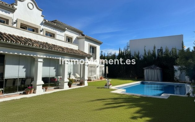 Resale - Villa - Estepona - Estepona Centro
