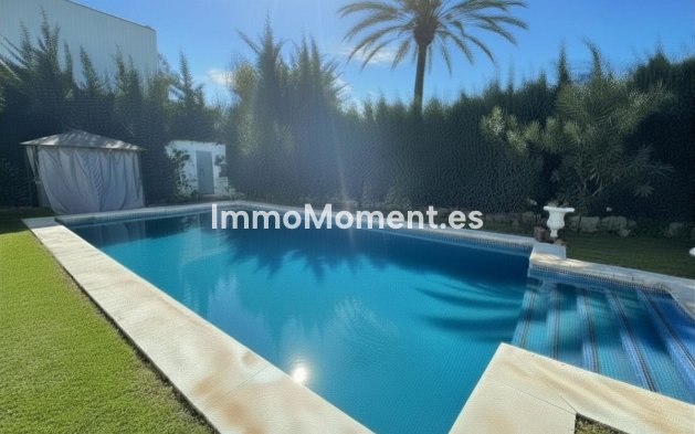 Resale - Villa - Estepona - Estepona Centro