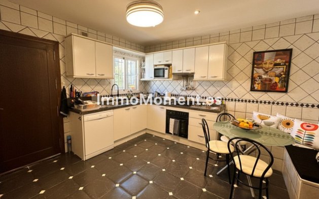 Resale - Villa - Estepona - Estepona Centro