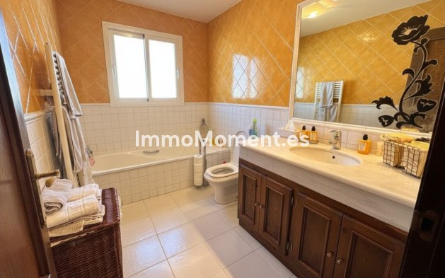 Resale - Villa - Estepona - Estepona Centro