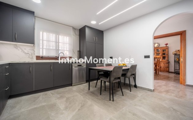 Resale - Villa - Estepona - Estepona Centro