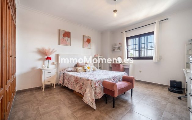 Resale - Villa - Estepona - Estepona Centro
