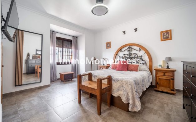 Resale - Villa - Estepona - Estepona Centro