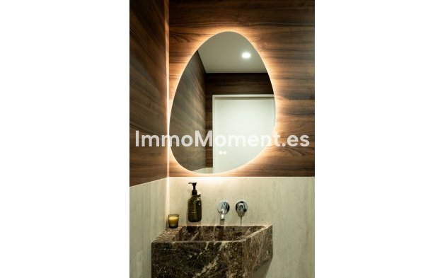 Resale - Apartment - Marbella - Nueva Andalucía