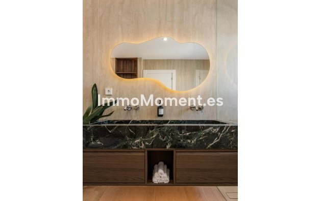 Resale - Apartment - Marbella - Nueva Andalucía