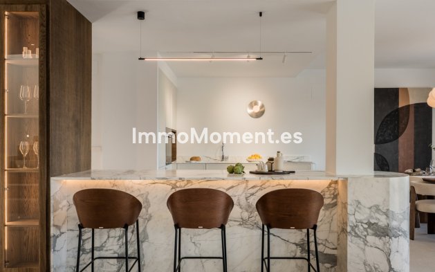 Resale - Apartment - Marbella - Nueva Andalucía