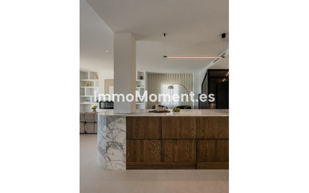 Resale - Apartment - Marbella - Nueva Andalucía