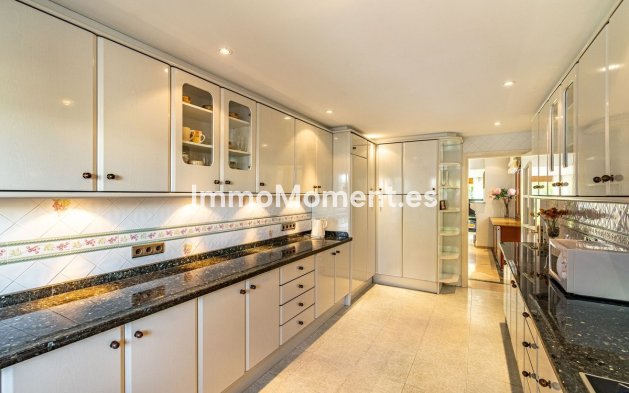 Resale - Villa - Estepona - Cancelada