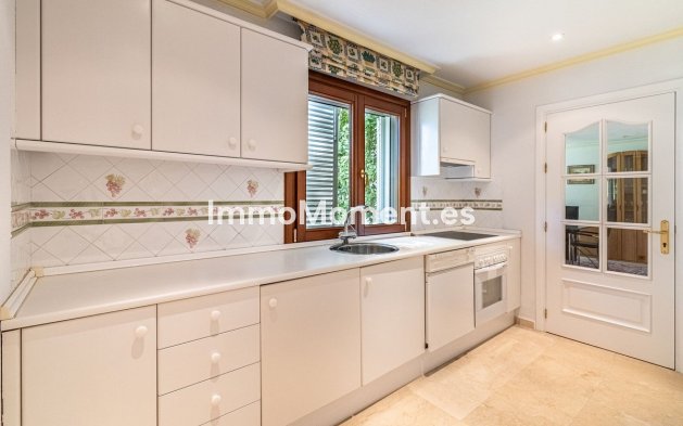 Resale - Villa - Estepona - Cancelada