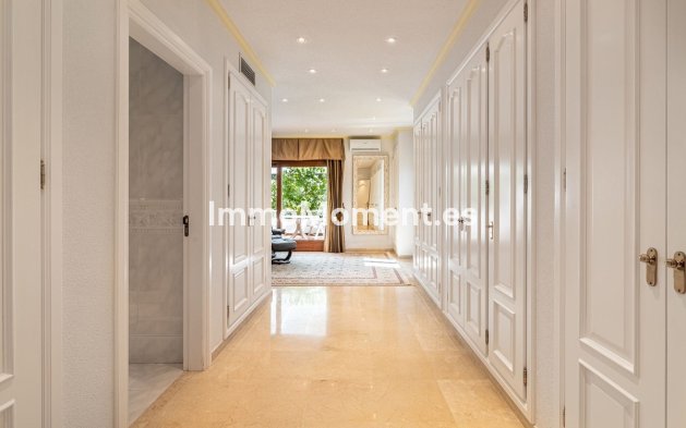 Resale - Villa - Estepona - Cancelada