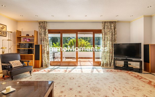 Resale - Villa - Estepona - Cancelada