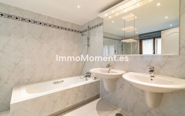 Resale - Villa - Estepona - Cancelada