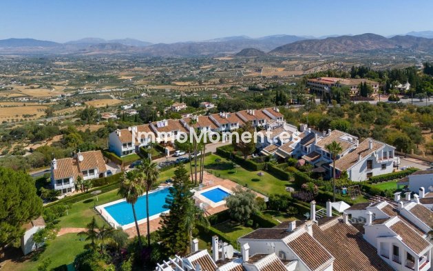 Resale - Villa - Inland  - Alhaurín el Grande Centro