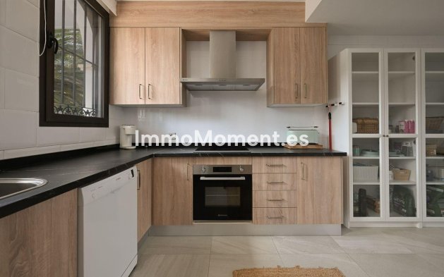 Resale - Villa - Inland  - Alhaurín el Grande Centro