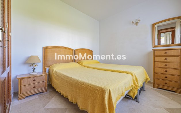 Resale - Apartment - Estepona - Costalita