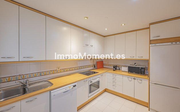 Resale - Apartment - Estepona - Costalita