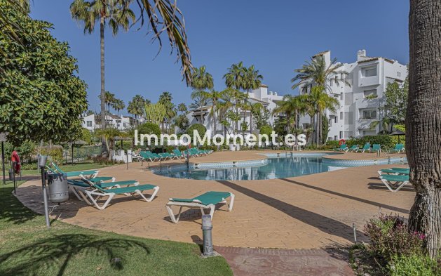 Resale - Apartment - Estepona - Costalita