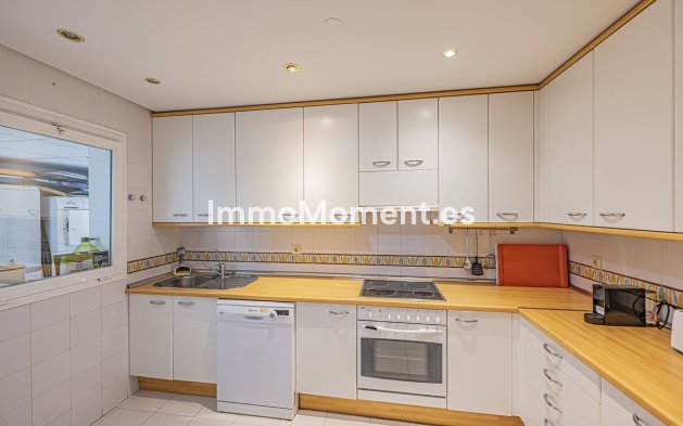 Resale - Apartment - Estepona - Costalita