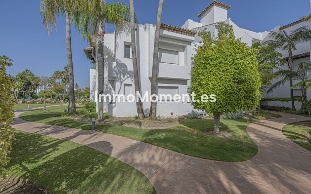 Resale - Apartment - Estepona - Costalita