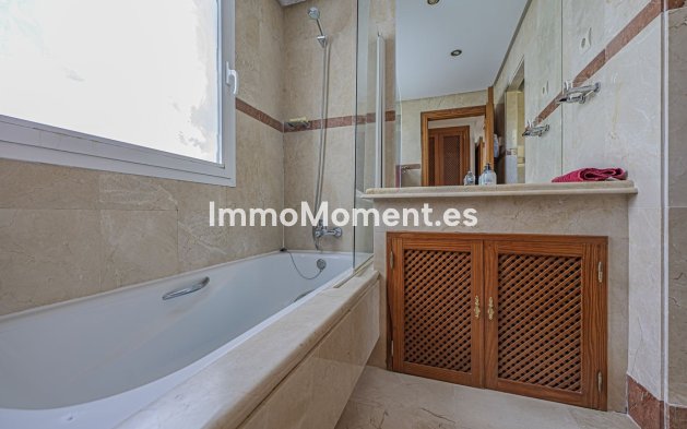 Resale - Apartment - Estepona - Costalita