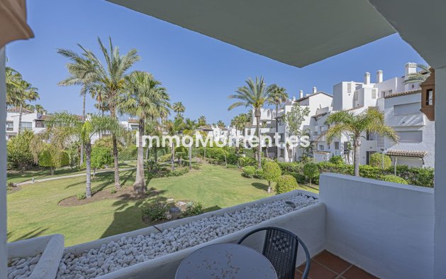 Resale - Apartment - Estepona - Costalita