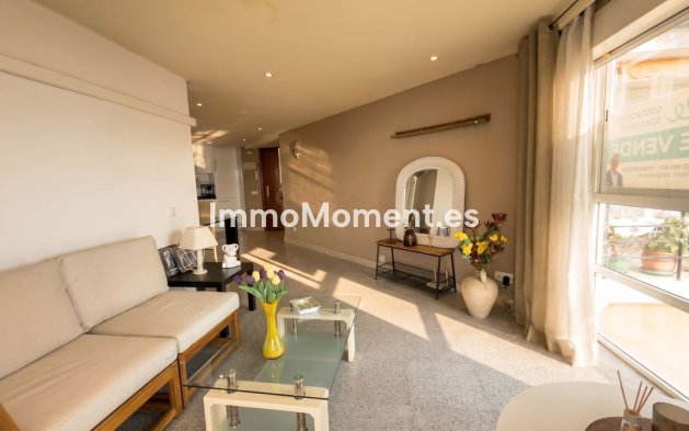 Resale - Apartment - Torremolinos - La Carihuela