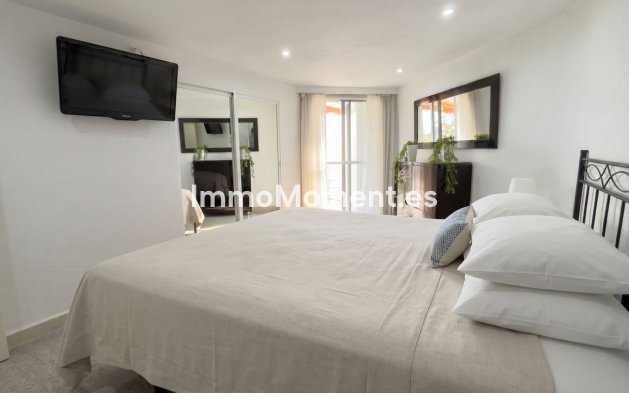 Resale - Apartment - Torremolinos - La Carihuela
