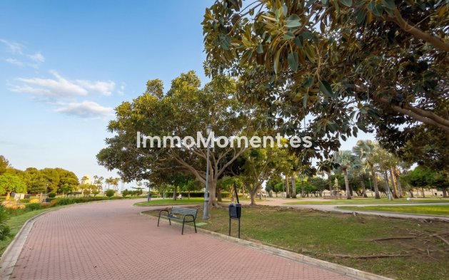 Resale - Apartment - Torremolinos - La Carihuela